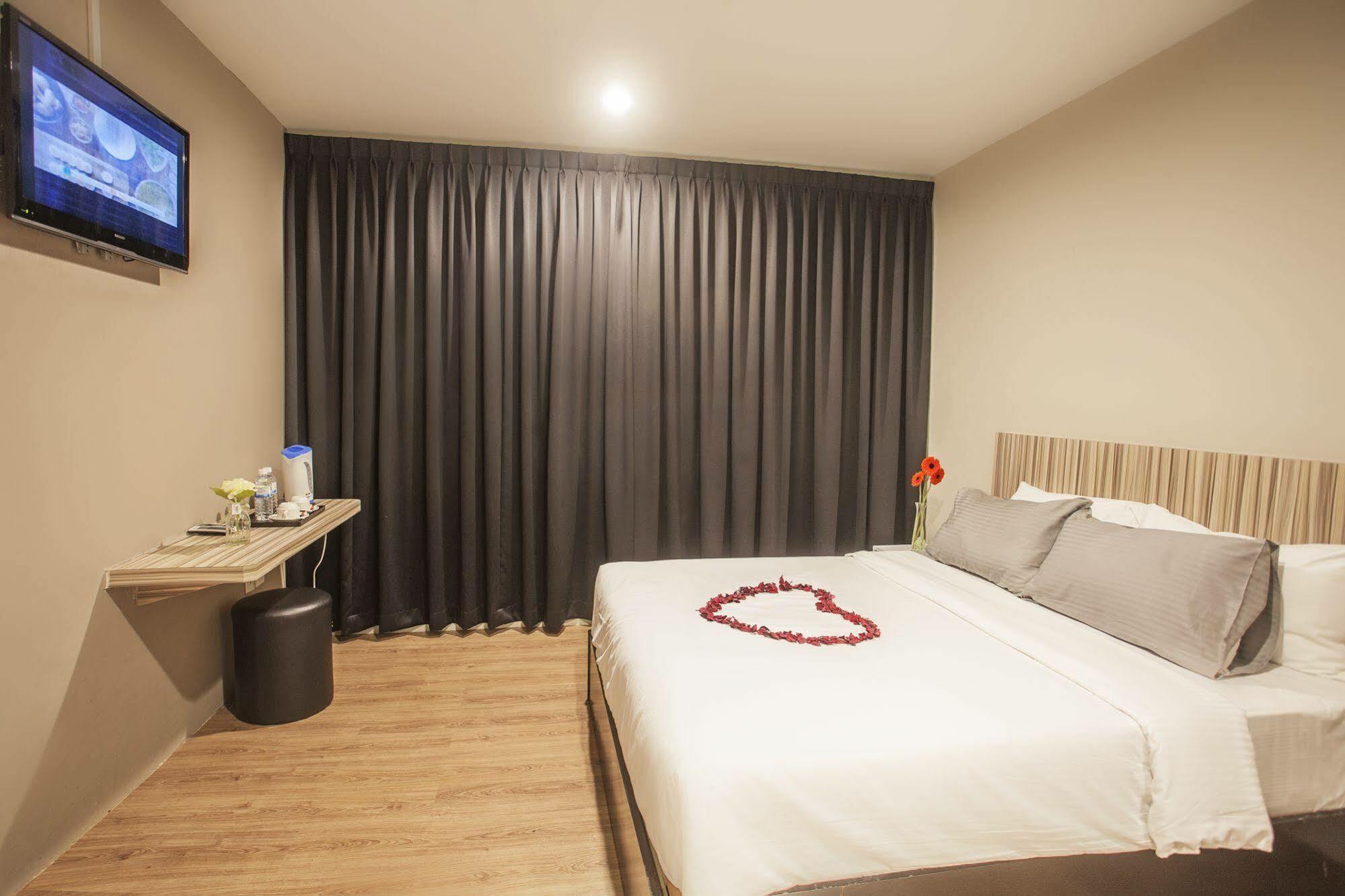New Boutique Hotel Johor Bahru Bagian luar foto