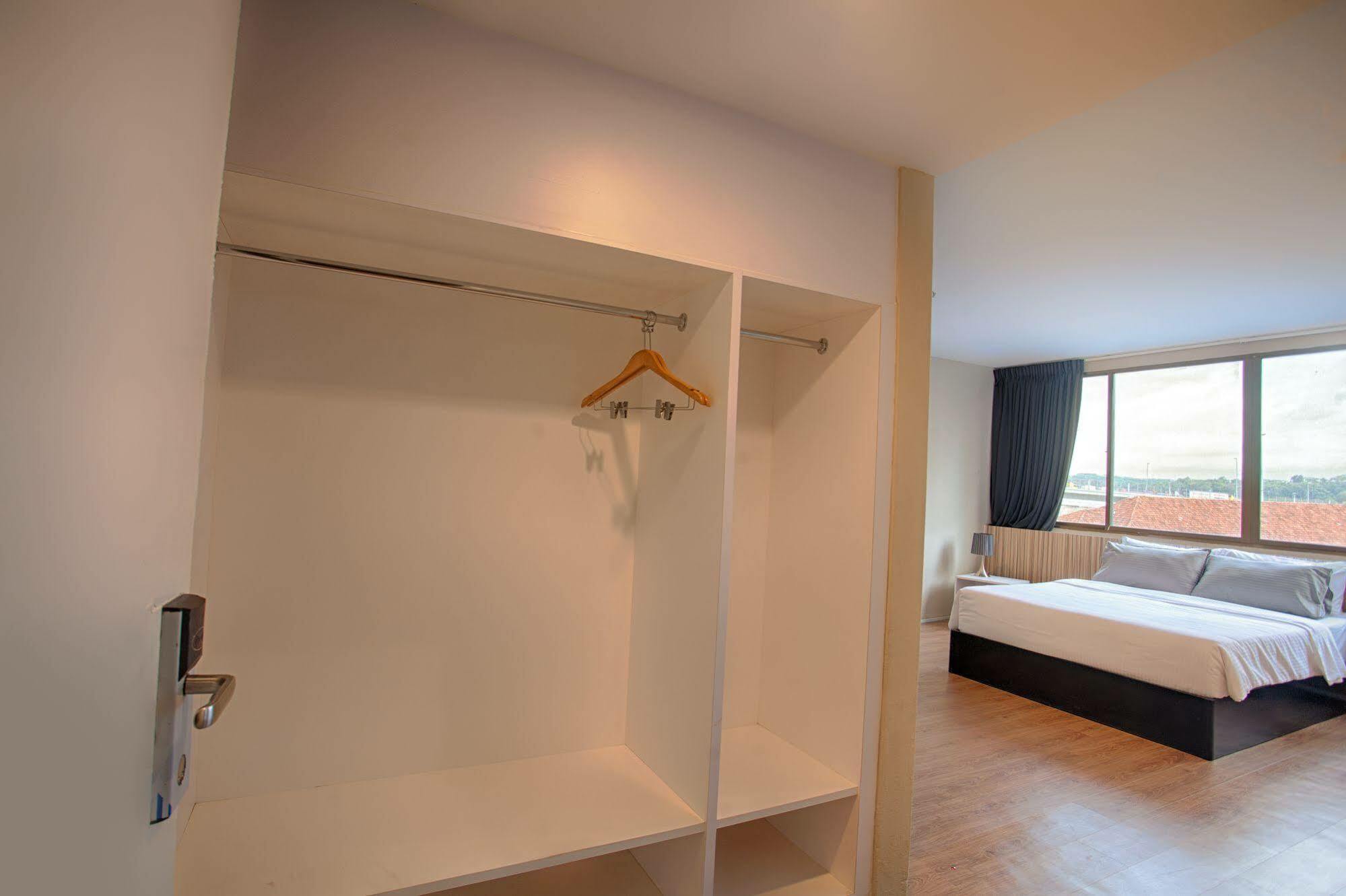 New Boutique Hotel Johor Bahru Bagian luar foto